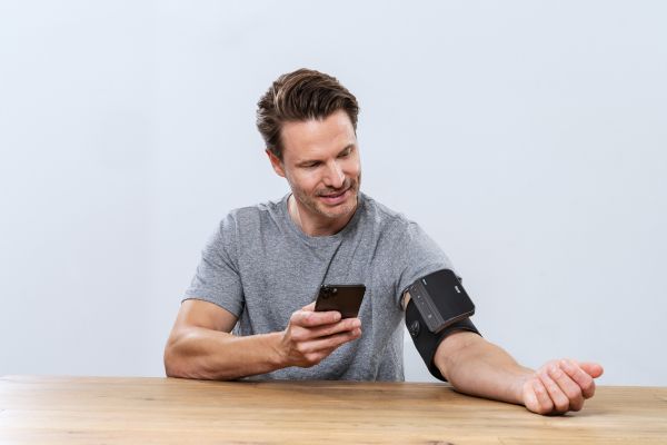 Blood pressure measurement easier than ever - BM 81 with innovative easyLock system