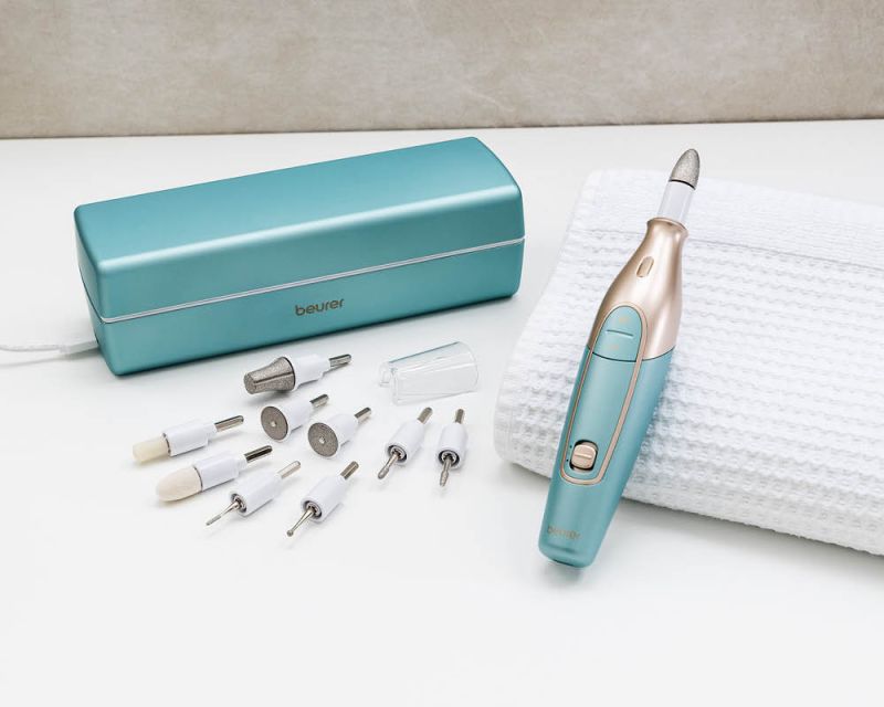 Set per manicure e pedicure Beurer MP 84 - Immagine d'atmosfera dell'apparecchio e degli accessori