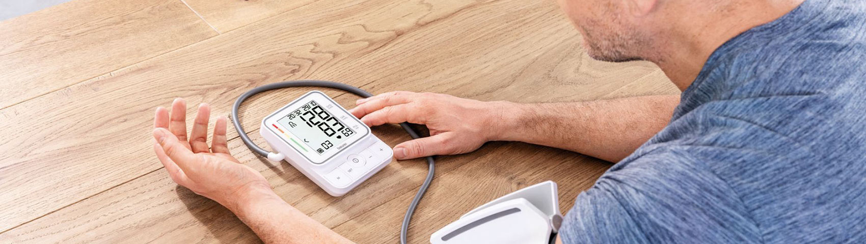 Guida alla pressione arteriosa - Come misurare la pressione arteriosa con un misuratore di pressione Beurer